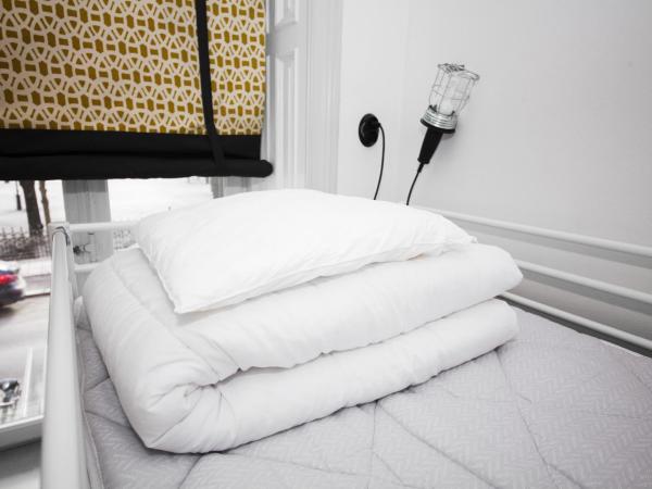 City Backpackers Hostel : photo 2 de la chambre lit dans un dortoir de 4 lits