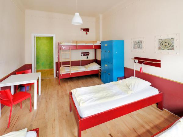 Hostel Mondpalast : photo 4 de la chambre lit simple dans dortoir mixte de 5 lits