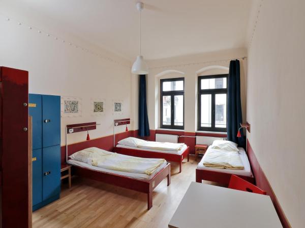 Hostel Mondpalast : photo 3 de la chambre lit simple dans dortoir mixte de 5 lits