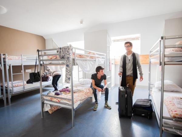 Jacques Brel Youth Hostel : photo 8 de la chambre lit dans dortoir mixte de 8 lits 