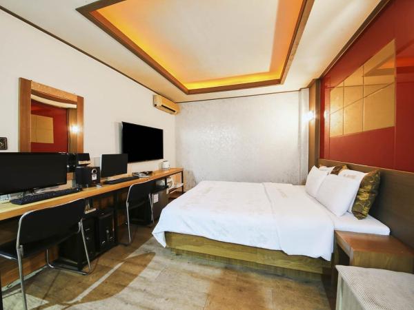 K2 Motel : photo 7 de la chambre chambre double avec baignoire spa