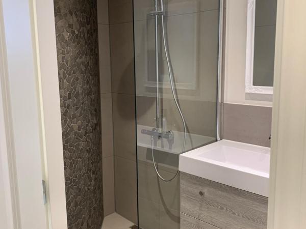 Kangaroom : photo 5 de la chambre chambre lit queen-size - vue sur jardin