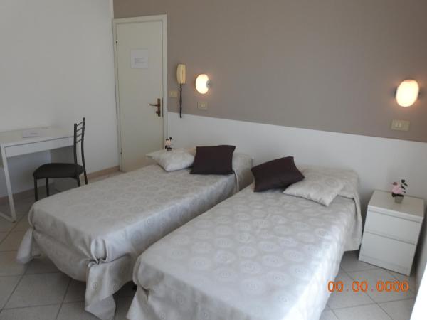 Hotel La Bella Vita : photo 2 de la chambre chambre lits jumeaux
