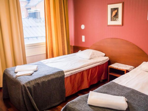 Kesähotelli Aurora : photo 2 de la chambre chambre double ou lits jumeaux