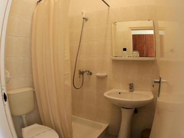 Hotel Bara Junior : photo 4 de la chambre chambre quadruple
