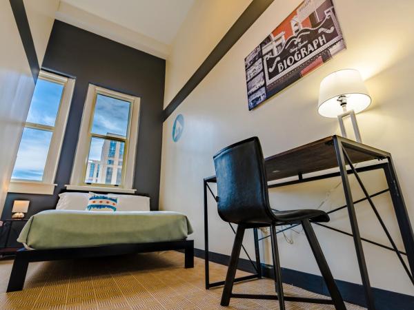 HI Chicago Hostel : photo 6 de la chambre hébergement privé 1 chambre avec salle de bains privative