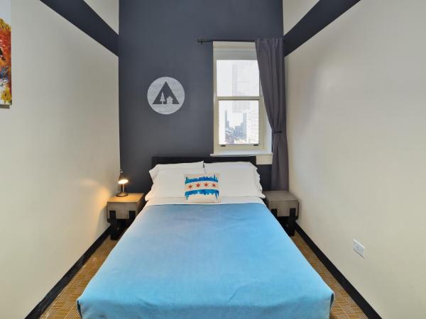 HI Chicago Hostel : photo 3 de la chambre hébergement privé 1 chambre avec salle de bains privative
