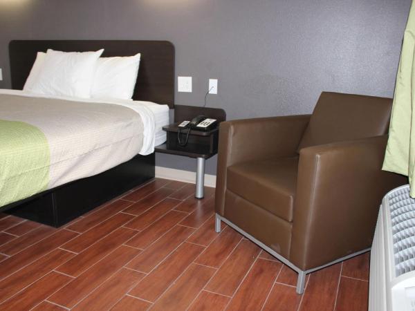 Studio 6-Houston, TX - East : photo 5 de la chambre chambre lit king-size deluxe - fumeurs