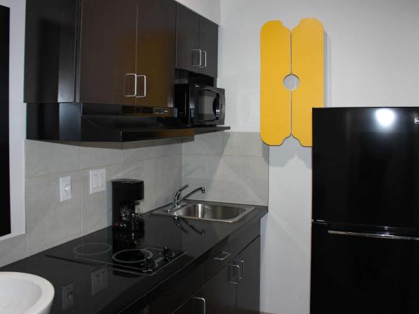 Studio 6-Houston, TX - East : photo 7 de la chambre chambre quadruple de luxe - non-fumeurs