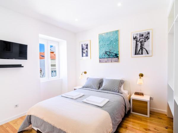 In2Lisbon - Kionga Suites : photo 1 de la chambre chambre double deluxe avec balcon