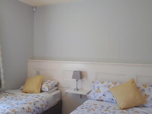 Green Acres Guesthouse- Accommodation Only : photo 6 de la chambre chambre double ou lits jumeaux deluxe – vue sur jardin
