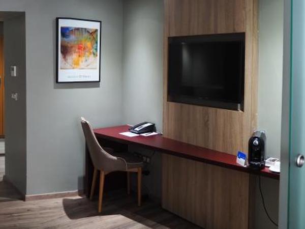 Le 22 Appart'Hotel : photo 9 de la chambre appartement senior avec balcon