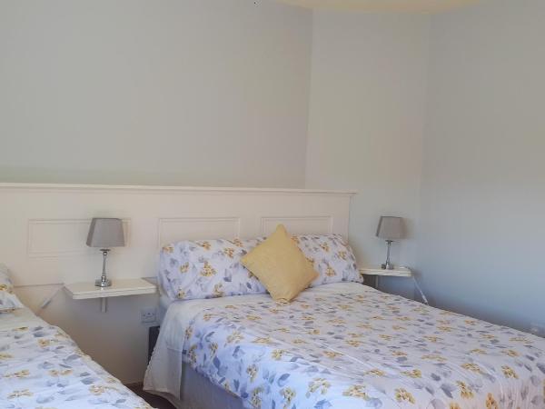 Green Acres Guesthouse- Accommodation Only : photo 4 de la chambre chambre double ou lits jumeaux deluxe – vue sur jardin