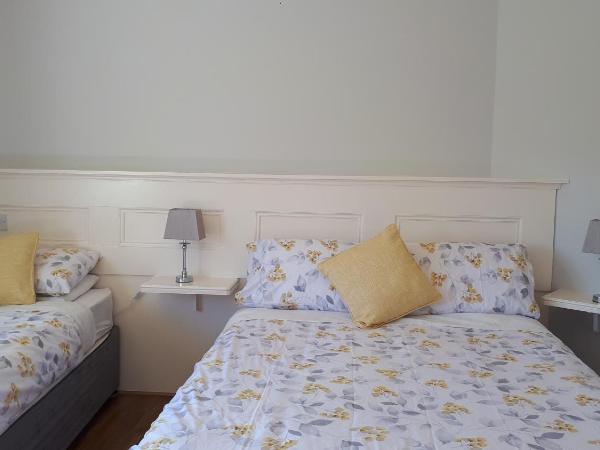 Green Acres Guesthouse- Accommodation Only : photo 7 de la chambre chambre double ou lits jumeaux deluxe – vue sur jardin
