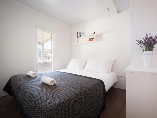 Maistra Camping Polari Mobile homes : photo 3 de la chambre mobile home de luxe 2 chambres