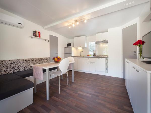 Maistra Camping Polari Mobile homes : photo 2 de la chambre mobile home de luxe 2 chambres