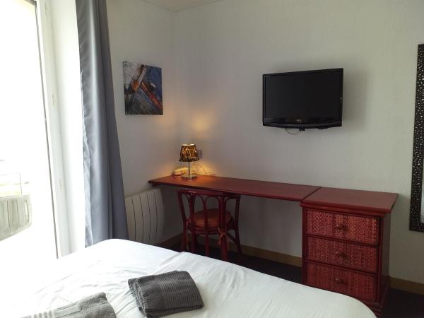 Les Rochers : photo 2 de la chambre chambre double avec terrasse - vue sur mer