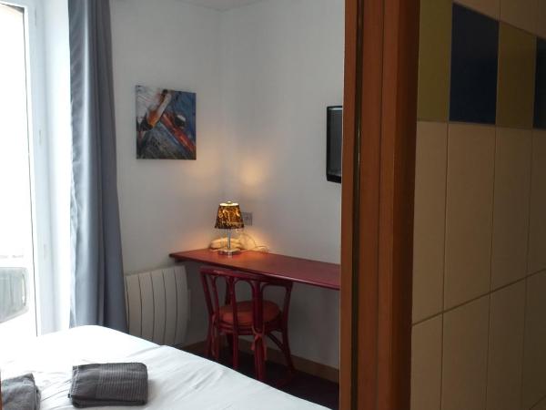 Les Rochers : photo 3 de la chambre chambre double avec terrasse - vue sur mer