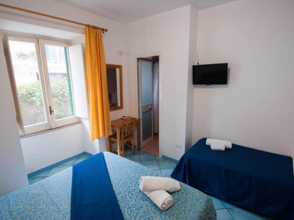 Albergo Macrì : photo 1 de la chambre chambre triple