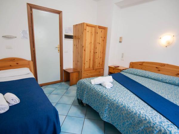 Albergo Macrì : photo 2 de la chambre chambre triple