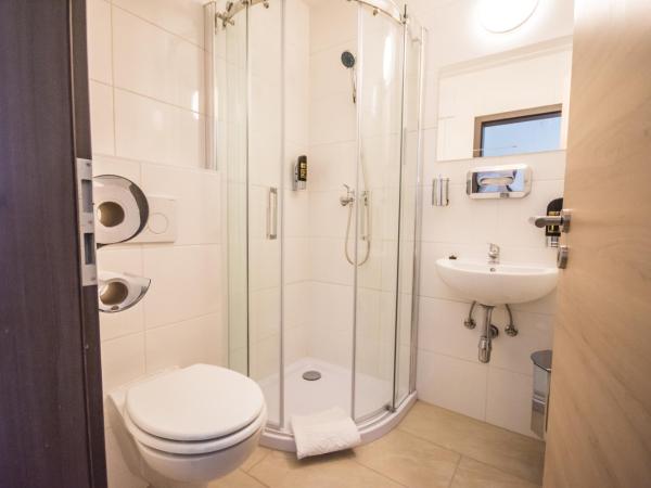 Hotel Turmfalke 24H Self Check In : photo 6 de la chambre chambre simple