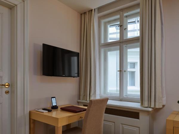 Ventana Hotel Prague : photo 5 de la chambre chambre double standard avec vue sur atrium