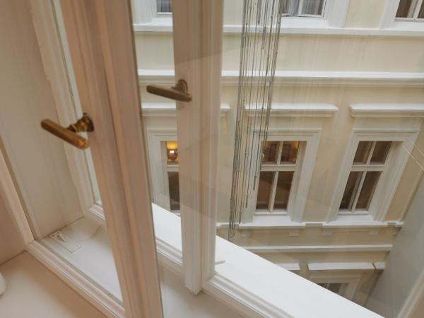 Ventana Hotel Prague : photo 6 de la chambre chambre double standard avec vue sur atrium