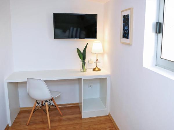 Hotel Delfin : photo 5 de la chambre chambre double ou lits jumeaux sans balcon