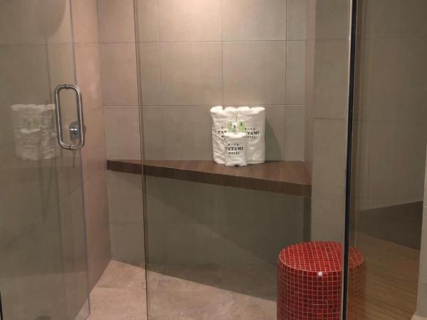 Motel Tatami : photo 6 de la chambre suite lit king-size avec baignoire spa