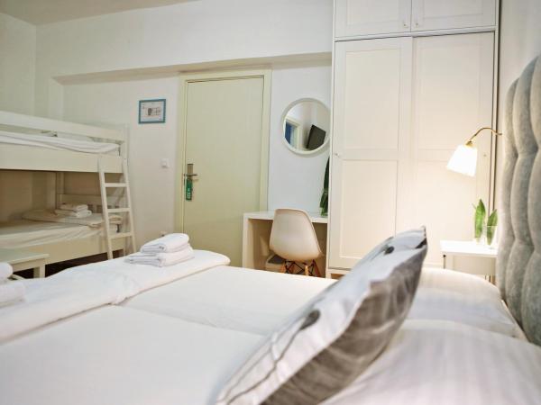 Hotel Delfin : photo 4 de la chambre chambre familiale (2 adultes et 2 enfants)