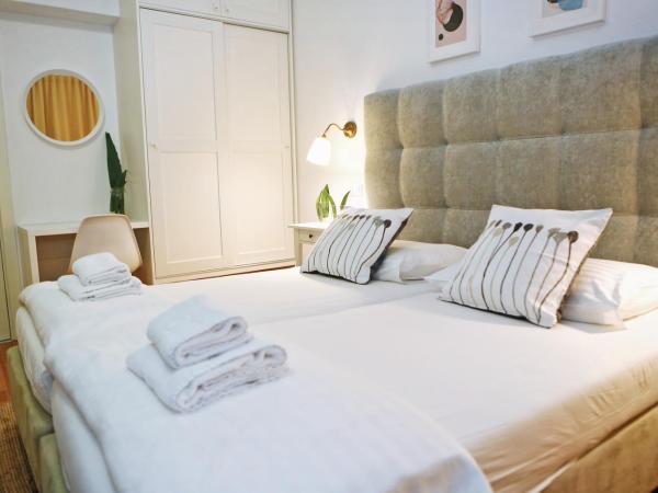 Hotel Delfin : photo 5 de la chambre chambre familiale (2 adultes et 2 enfants)