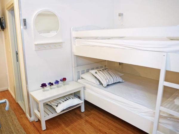 Hotel Delfin : photo 6 de la chambre chambre familiale (2 adultes et 2 enfants)