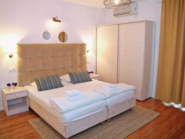 Hotel Delfin : photo 1 de la chambre chambre familiale (2 adultes et 2 enfants)