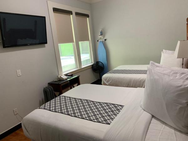 Warfield Hotel : photo 1 de la chambre chambre double standard avec salle de bains commune