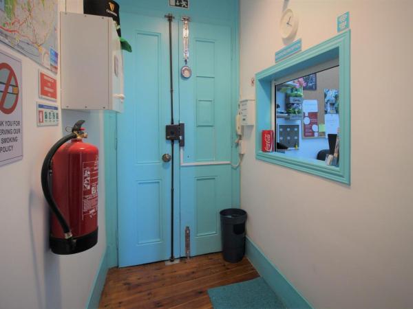 C&O Guest House Lisbon : photo 4 de la chambre chambre double avec toilettes communes