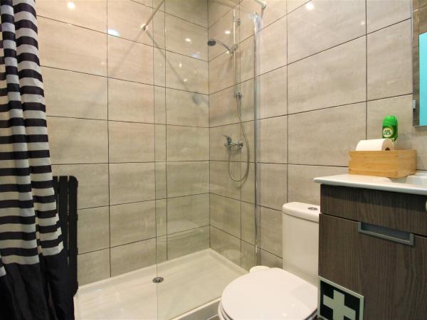 C&O Guest House Lisbon : photo 5 de la chambre chambre double avec toilettes communes