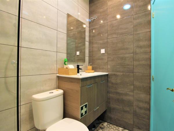 C&O Guest House Lisbon : photo 6 de la chambre chambre double avec toilettes communes