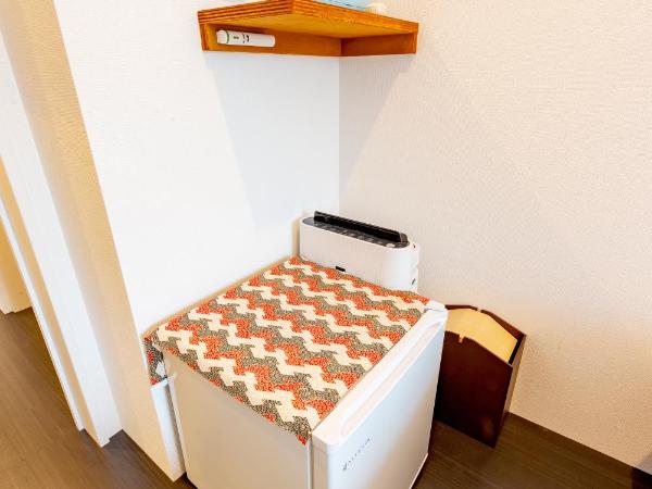 plat hostel keikyu asakusa karin : photo 2 de la chambre chambre double standard avec salle de bains et toilettes communes