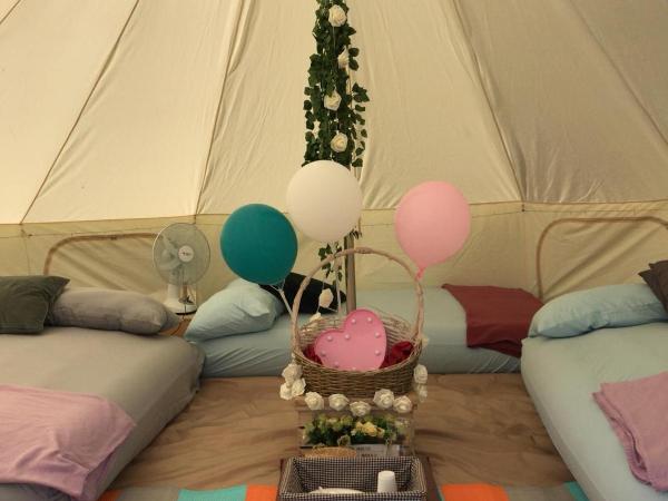 Glamping Kaki - Large Bell Tent : photo 2 de la chambre tente