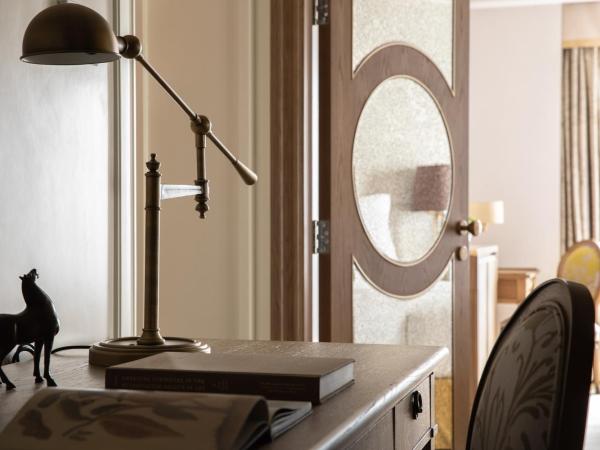 Jumeirah Living Guangzhou-Complimentary Shuttle Bus between hotel to Canton Fair Complex during Canton Fair Period : photo 6 de la chambre three-bedroom deluxe residence classic