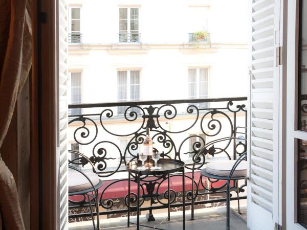 Le85 Paris : photo 1 de la chambre chambre lit king-size avec balcon