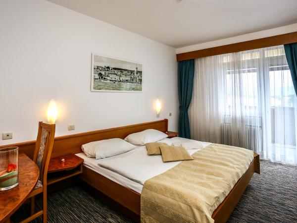 Hotel Dražica - Hotel Resort Dražica : photo 2 de la chambre suite avec balcon - vue sur mer