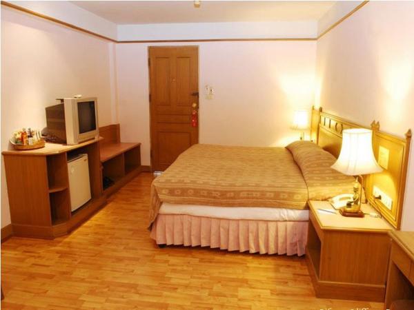 Silom Village Inn : photo 3 de la chambre chambre deluxe double ou lits jumeaux