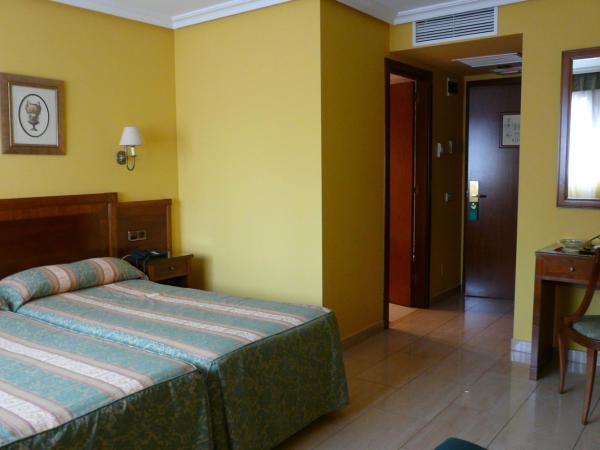 Idh Angel : photo 5 de la chambre chambre double avec lit d'appoint