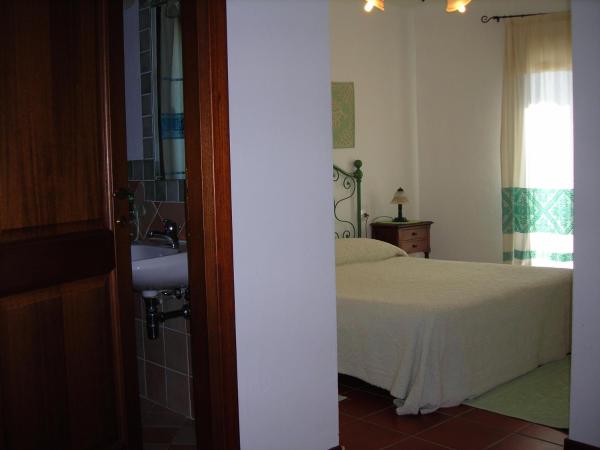Bed & Breakfast Dessole : photo 1 de la chambre chambre double ou lits jumeaux avec salle de bains privative