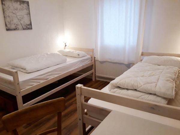 Hostel 45 : photo 1 de la chambre chambre lits jumeaux avec salle de bains