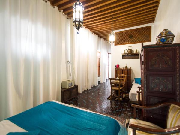 Riad 53 Fes - Luxury Oasis : photo 5 de la chambre suite matrimoniale - marron 