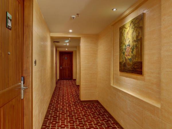 JVK Park Hotel : photo 6 de la chambre chambre lit king-size - vue sur lac