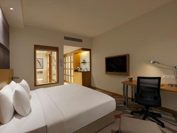 Novotel Hyderabad Convention Centre : photo 3 de la chambre executive premier floor 1 queen bed with 1 way airport transfer and 20% discount on travel desk