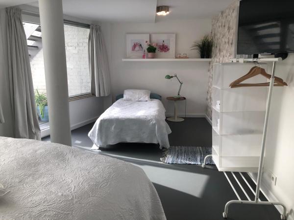 Guesthouse Poppies : photo 7 de la chambre chambre familiale avec terrasse